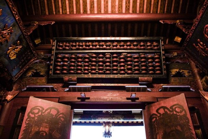 大算盤是台灣府城隍廟頗具代表的傳統藝術品。圖片來源：台南市政府