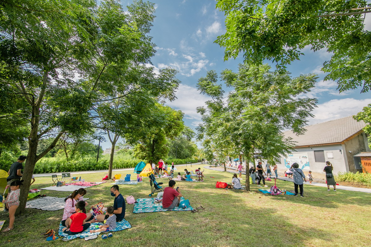 隆田Cha Cha園區內有大片草原綠地，非常適合野餐及戶外活動。圖片來源：台南市政府