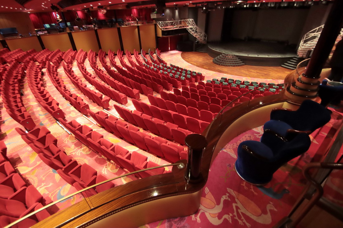 郵輪上的星座劇院，提供各項令人眼睛一亮的現場表演。
