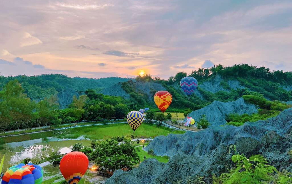 熱氣球於9/23-24、9/28-10/1先於田寮月世界升空。圖片來源：高雄市政府