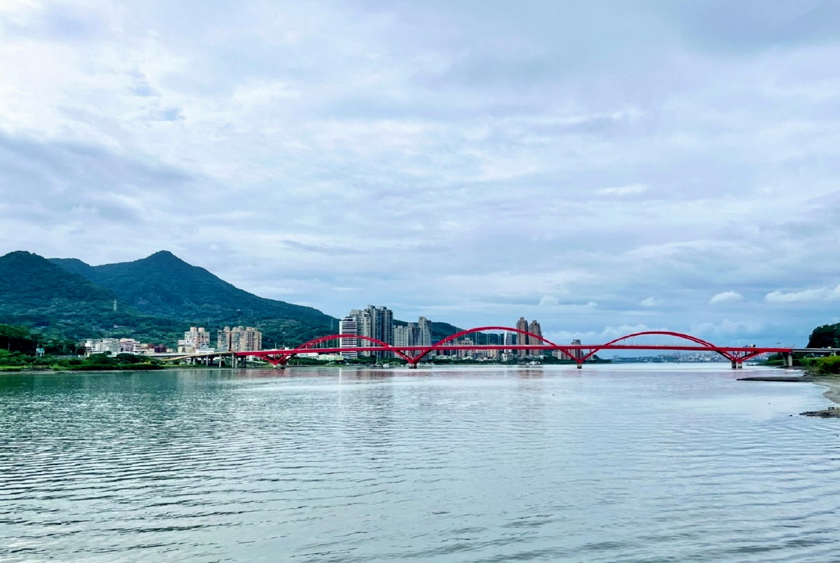 航程中可見到關渡大橋等美景。圖片來源：新北市政府