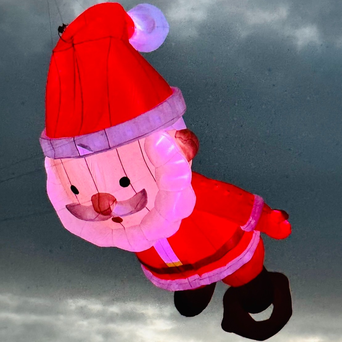 聖誕節限定版「聖誕老公公」夜光風箏。圖片來源：雲嘉南風管處