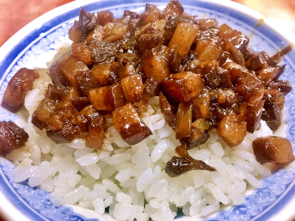 招牌的黑金魯肉飯,是到小王煮瓜必吃的美食。