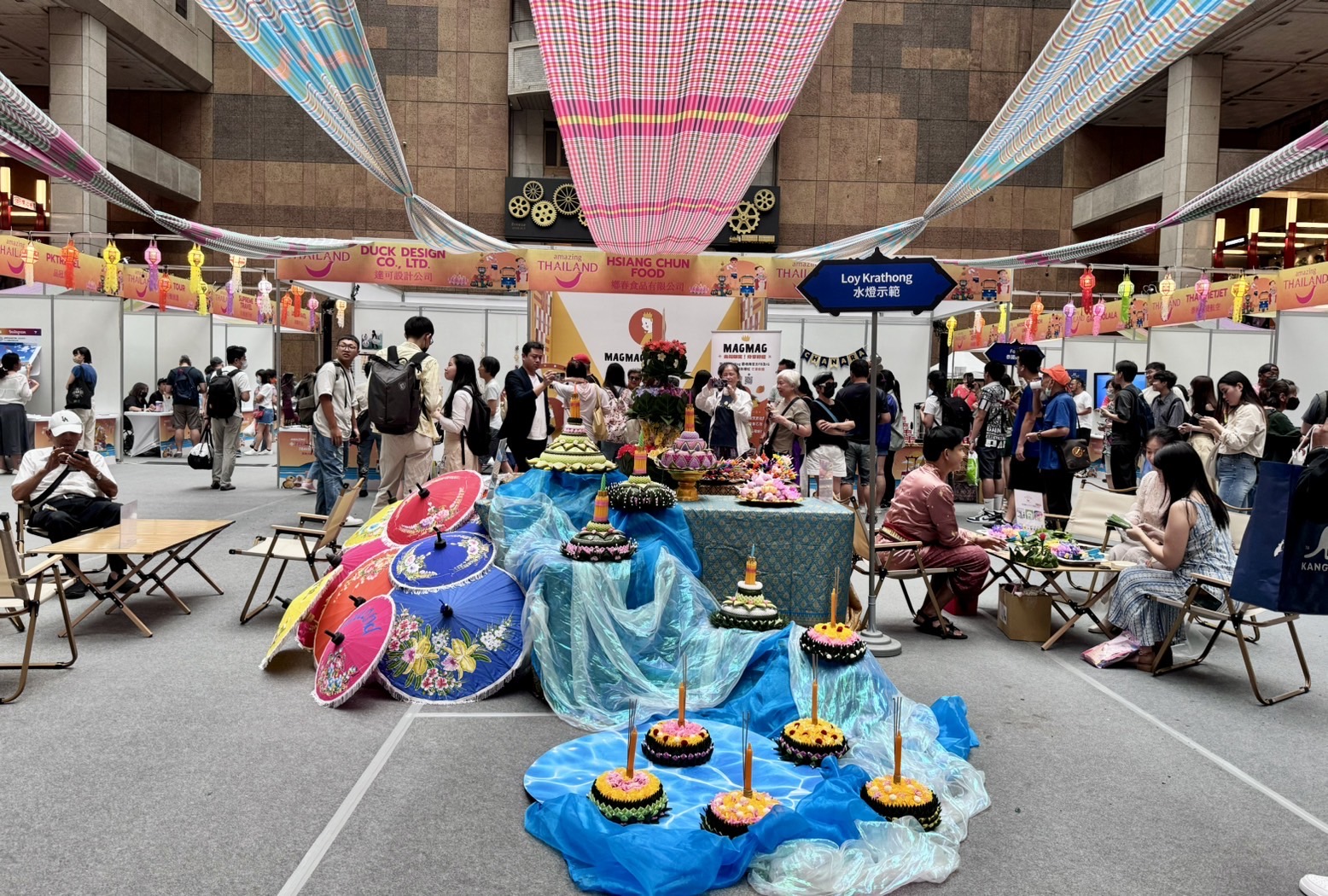 泰國旅展現場以傳統水燈布置，讓人提前感受泰國傳統節日特色。