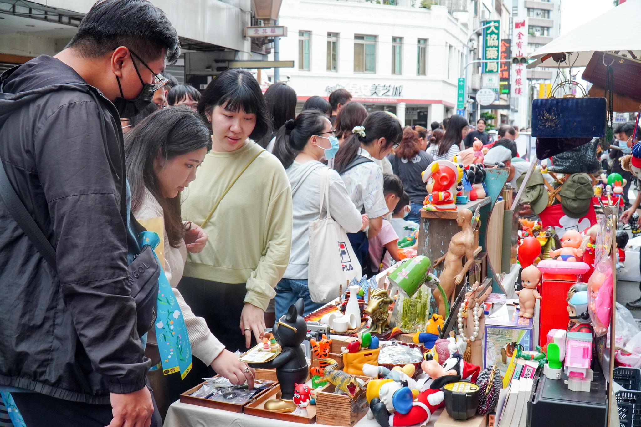 活動期間在不同街區各有不同市集活動，共有9大活動。圖片來源：鈴蘭通散步納涼會