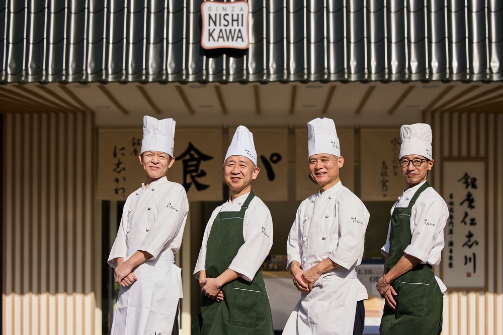 銀座仁志川的總工房長山本厚（右２），帶領日本團隊駐點台灣，還原吐司製作技術。圖片來源：銀座仁志川