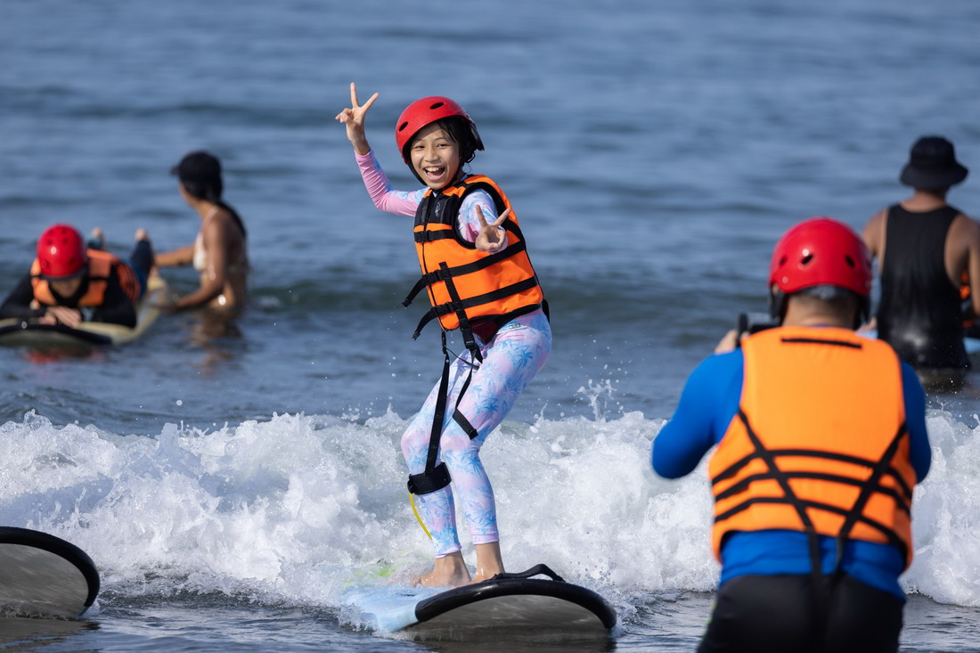 金山中角灣，能體驗衝浪及SUP立槳等免費活動。圖片來源：新北運動聚點粉絲團