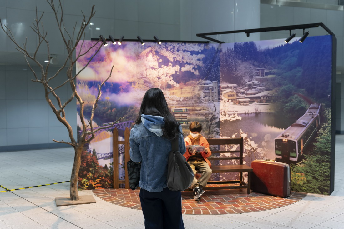 展場還規劃有打卡點，讓人與只見線合影。圖片來源：台北捷運公司