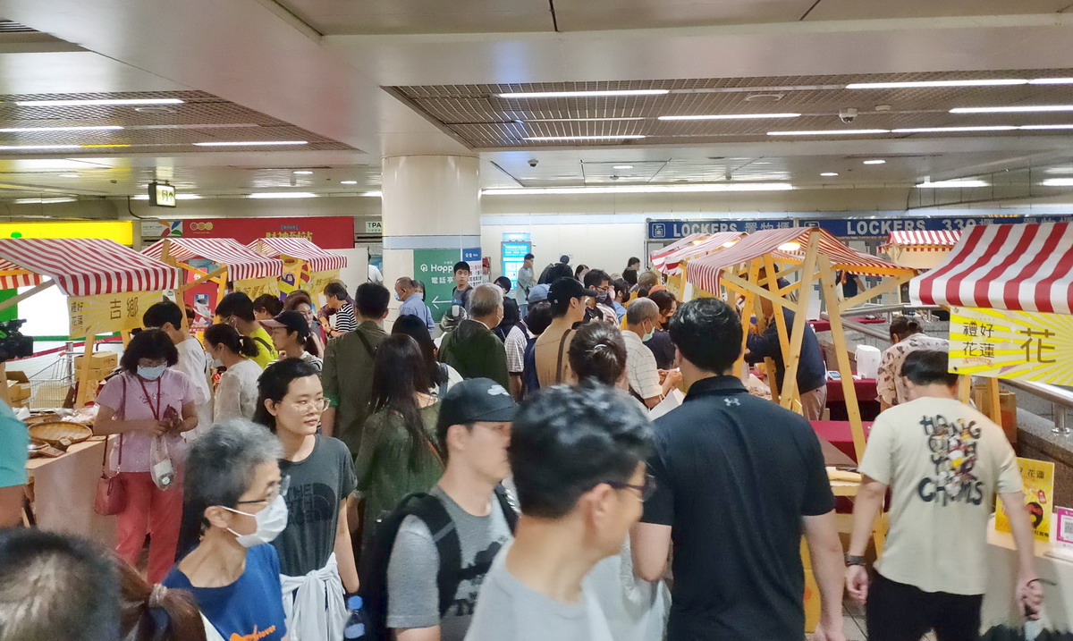 上周的花蓮展售會人潮多，本周再度登場。圖片來源：台北捷運公司