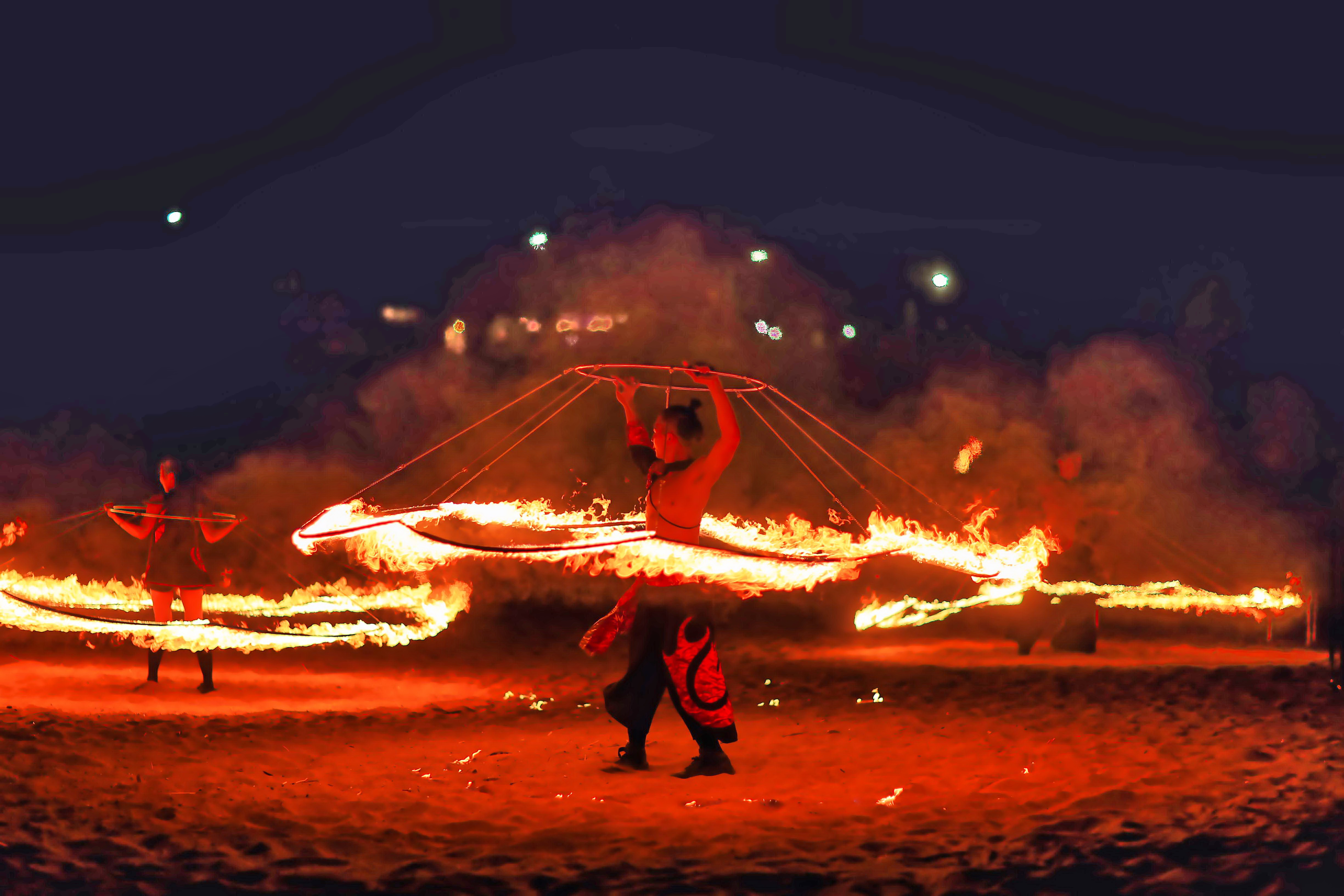 Coming True Fire Group 即將成真火舞團的火舞演出。圖片來源：2023北海潮與火