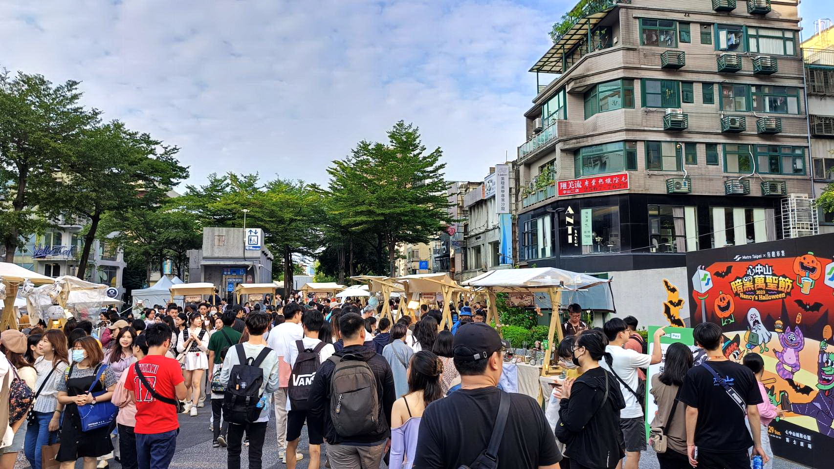 「微糖生活節」整個5月的周五、六、日，於心中山線形公園熱鬧登場。圖片來源：台北捷運公司