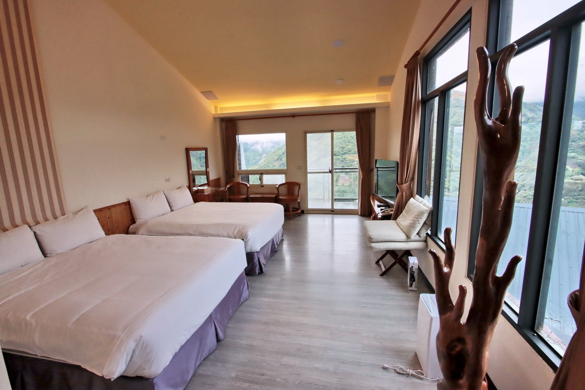 牡丹櫻則是視野最廣的，房間裡除了大陽台之外，另有面山的景觀窗。