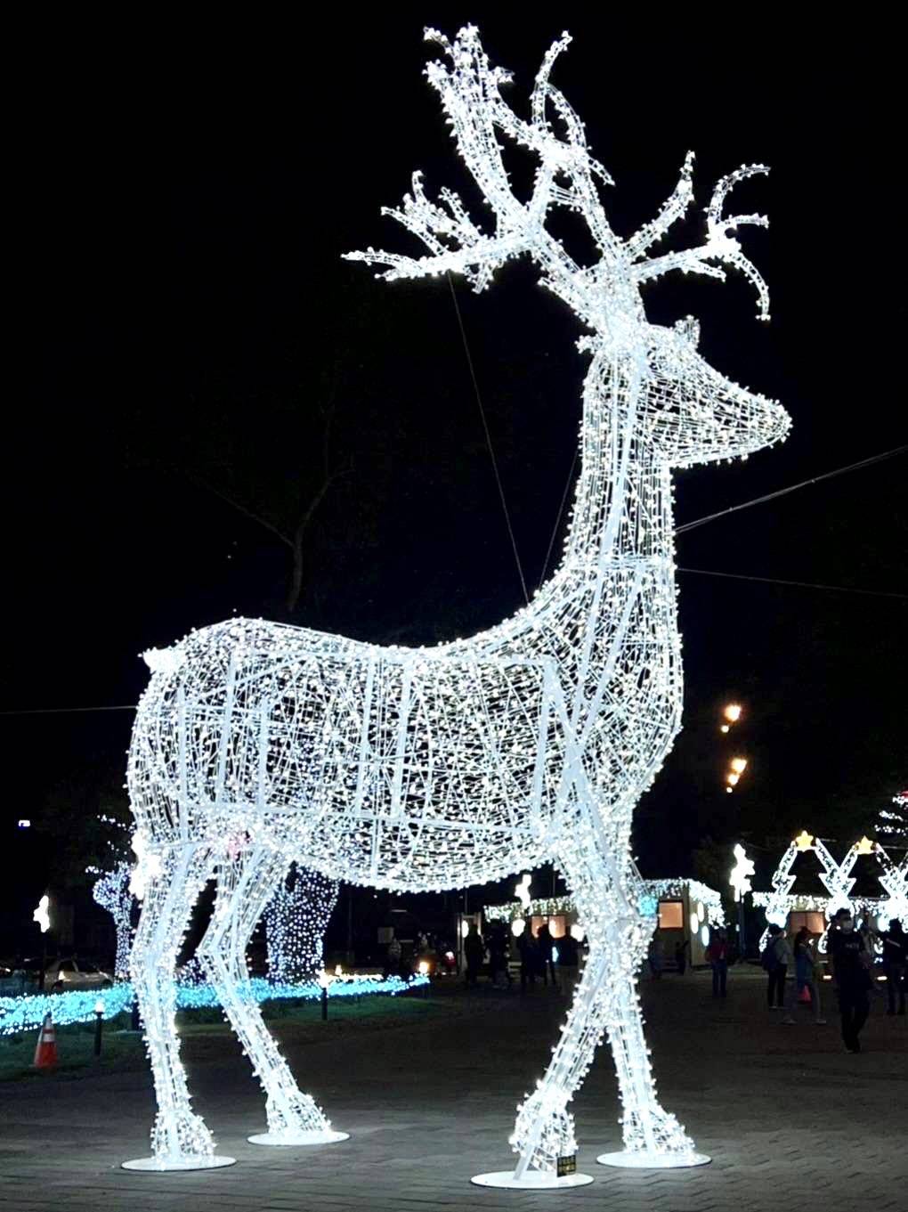 超過8公尺的「耶誕大麋鹿」。圖片來源：台東縣政府