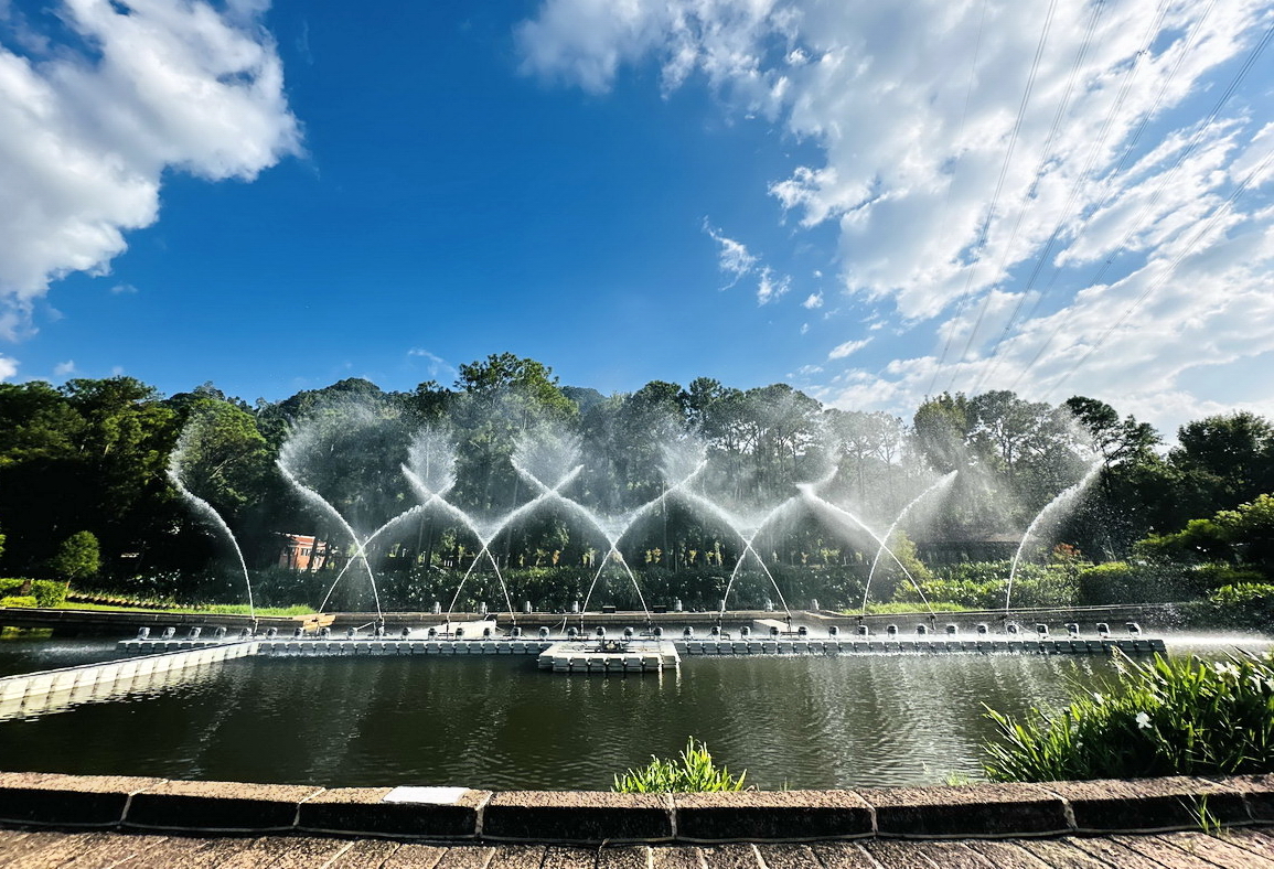 慈湖園區白天的水舞秀。圖片來源：桃園市政府