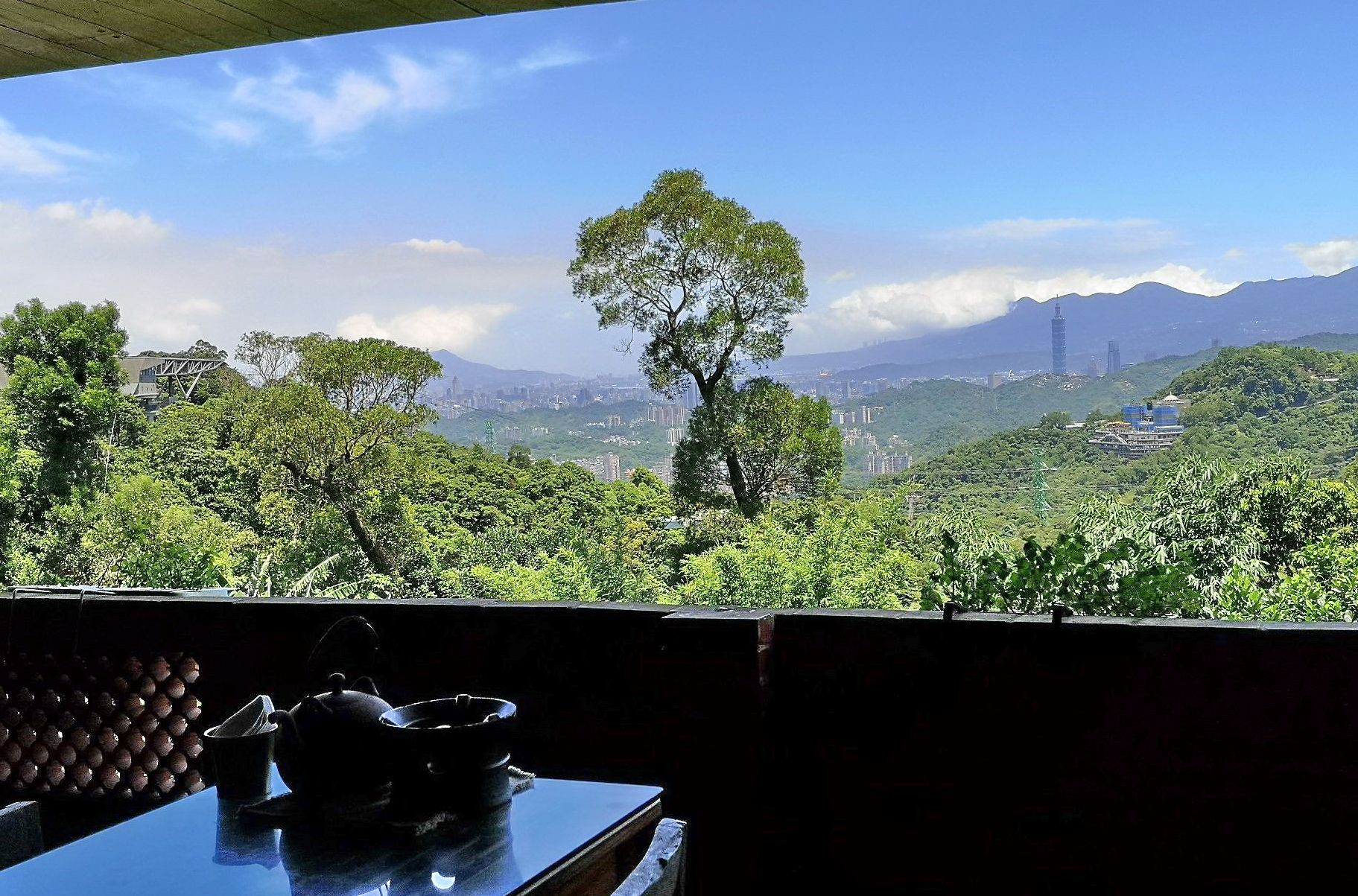 現在起到貓空除了品茗，也可品飲在地限定的茶啤。圖片來源：台北市政府